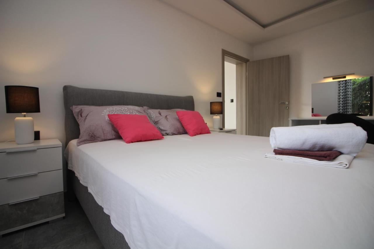 Apartments Toni Primošten Eksteriør billede