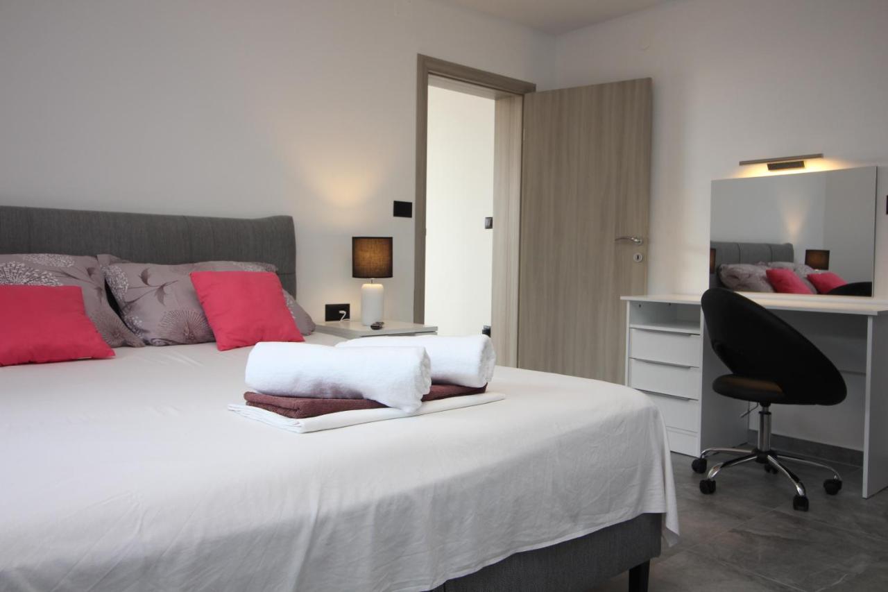 Apartments Toni Primošten Eksteriør billede