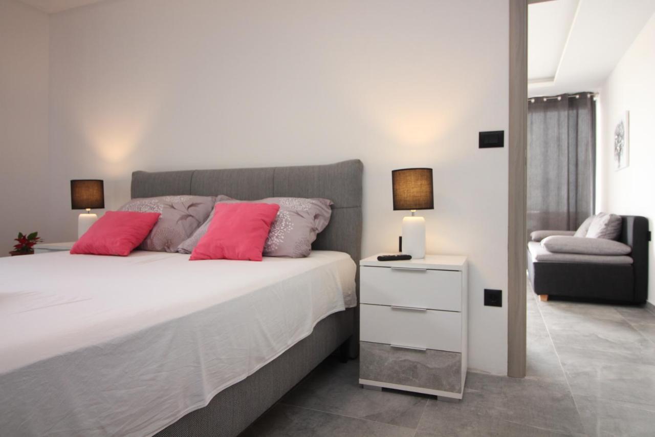 Apartments Toni Primošten Eksteriør billede