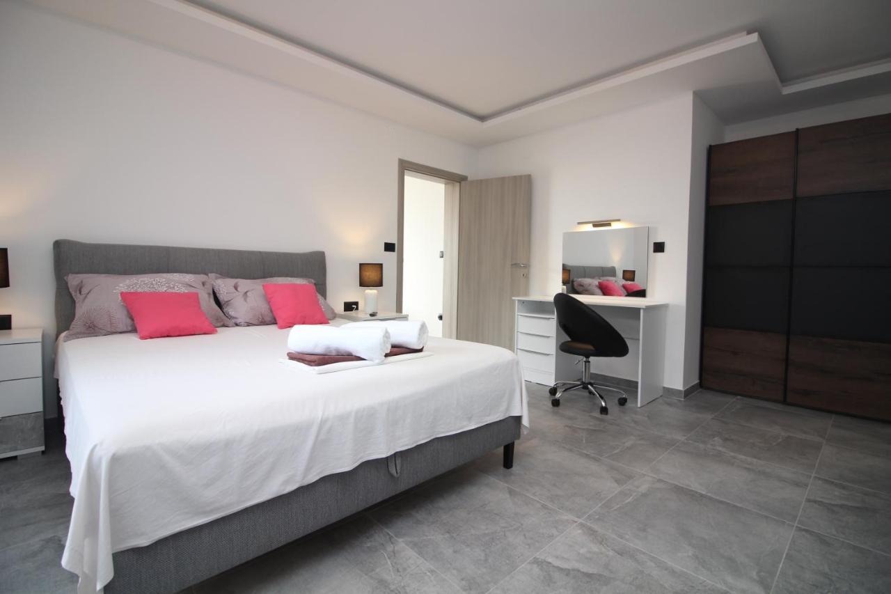 Apartments Toni Primošten Eksteriør billede